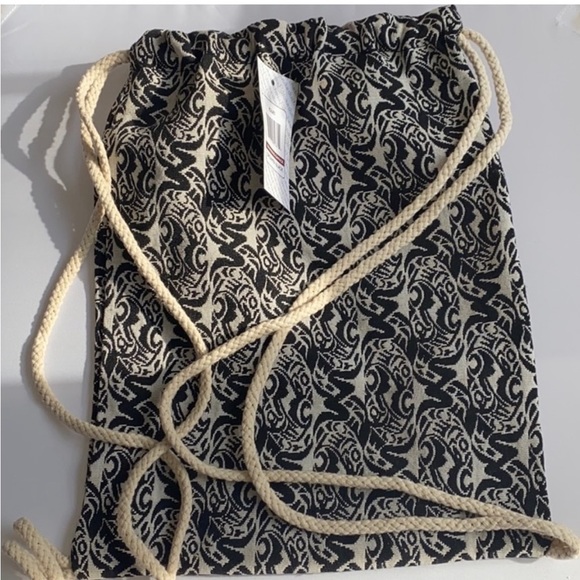 Duchess & Duke Drawstring Daypack - Picture 3 of 3